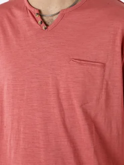 Bad Boys T-shirt da uomo in cotone con scollo V e taschino - corallo