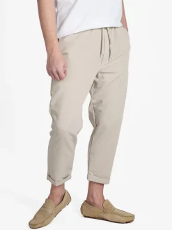 Close-Up Pantaloni casual da uomo con coulisse e risvolto finale