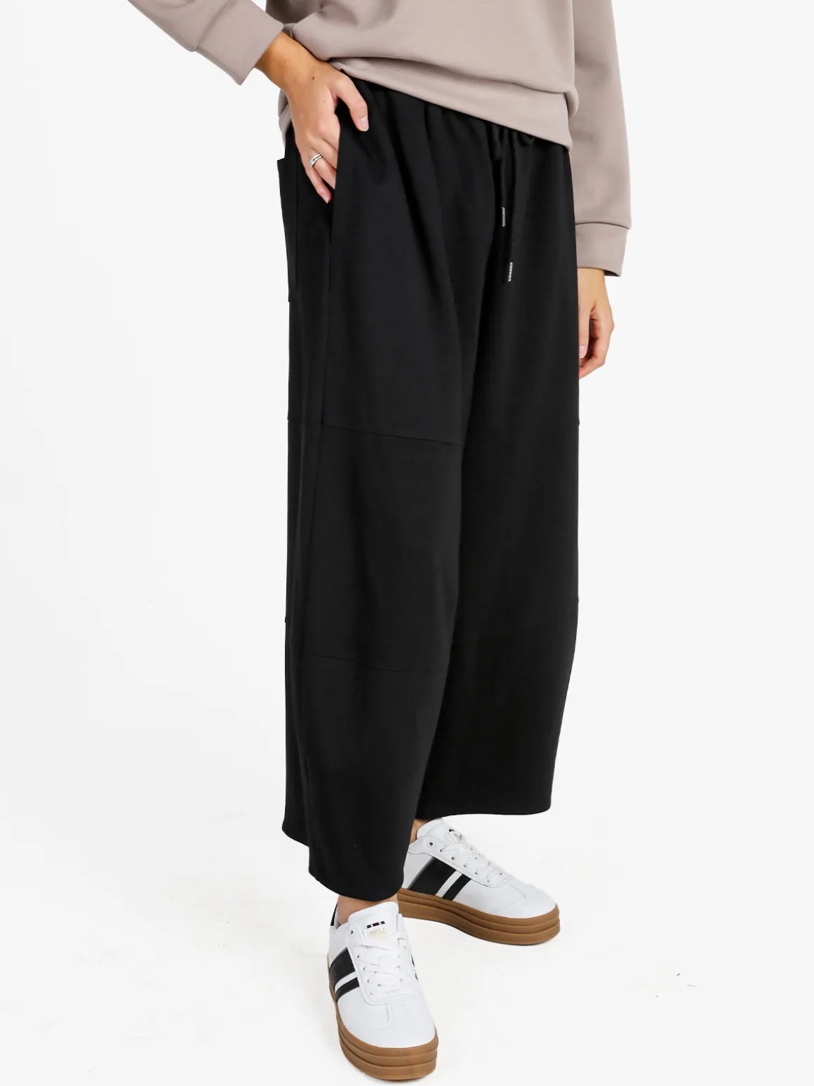158c Pantaloni donna a palloncino con cavallo basso - nero