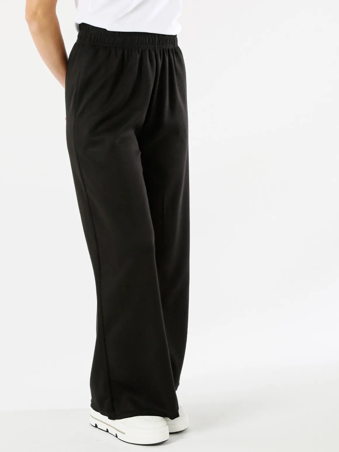 Essenziale Milano Pantaloni donna a palazzo in felpa - nero