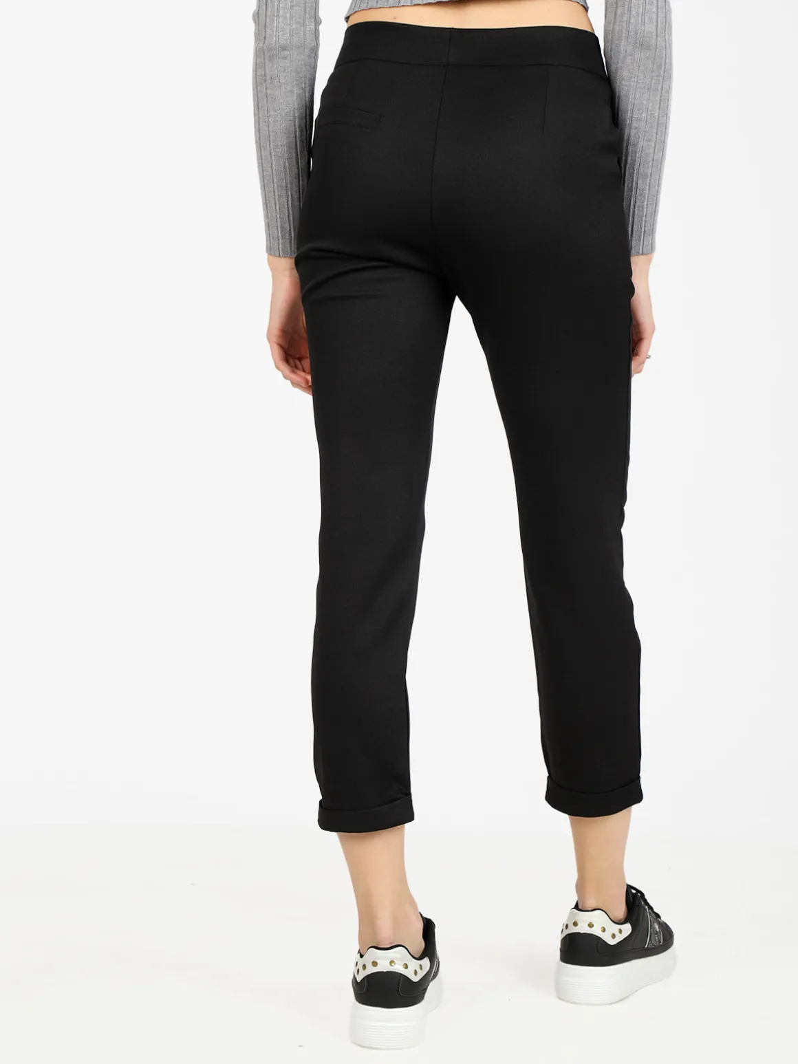 Frenetika Pantaloni classici da donna a gamba dritta con risvolto finale