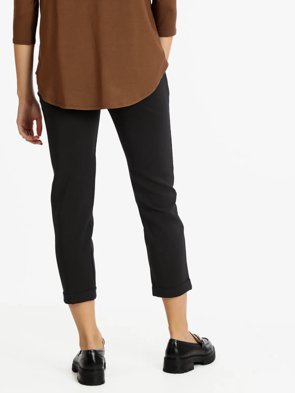 Frenetika Pantaloni cropped da donna con risvolto