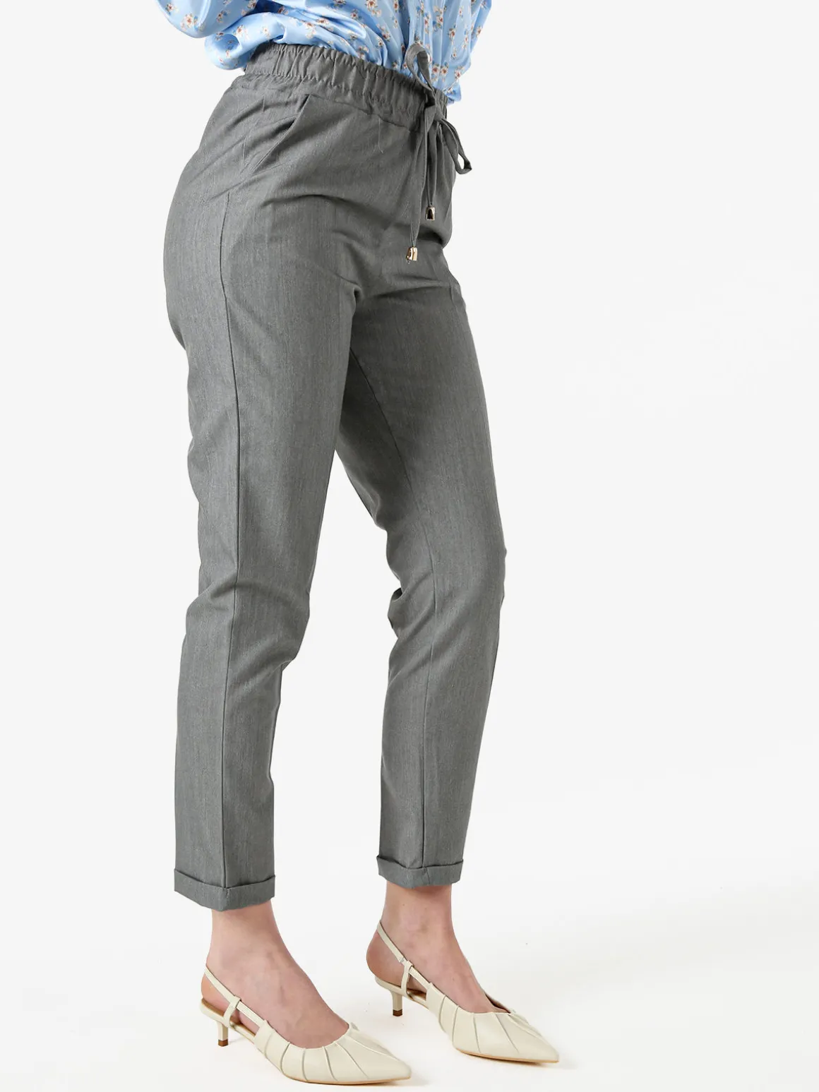 Frenetika Pantaloni donna casual con elastico in vita e risvolto sul finale - grigio