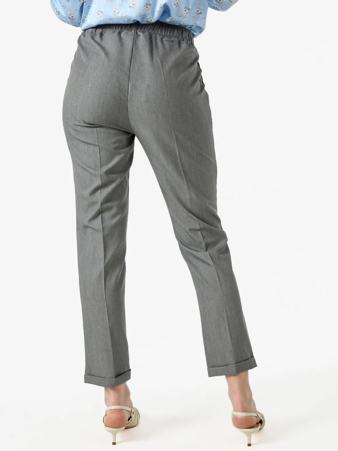 Frenetika Pantaloni donna casual con elastico in vita e risvolto sul finale - grigio