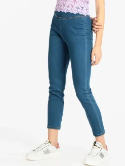 Gladys Jeggins in jeans donna