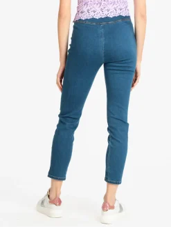 Gladys Jeggins in jeans donna