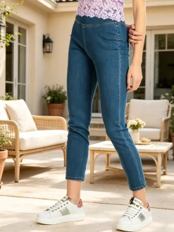 Gladys Jeggins in jeans donna