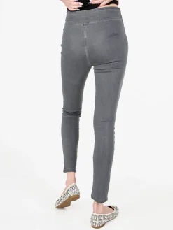 Gladys Jeggins in jeans donna