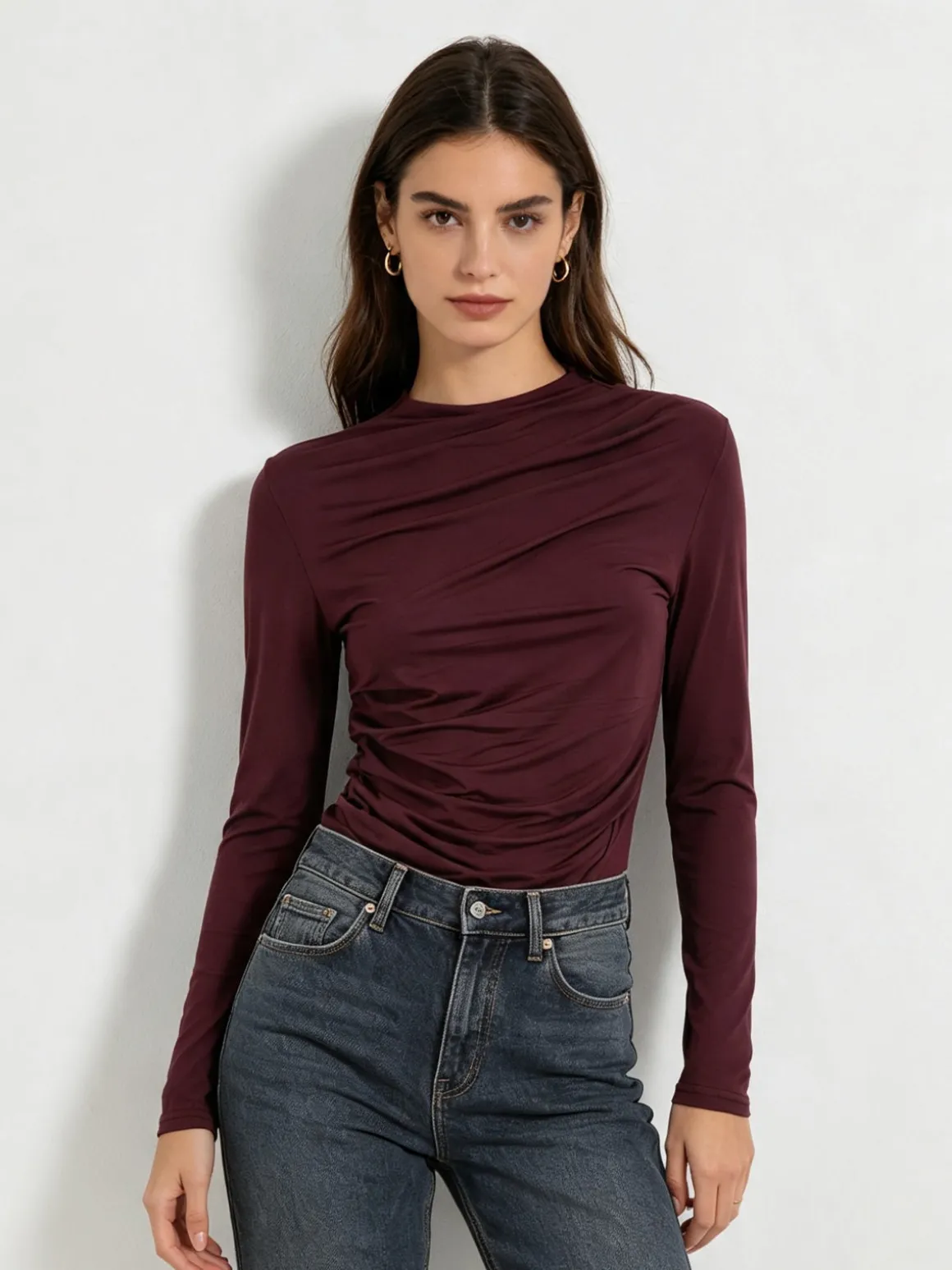 Gondola Blu Maglia donna accollata a maniche lunghe con drappeggio laterale - bordeaux