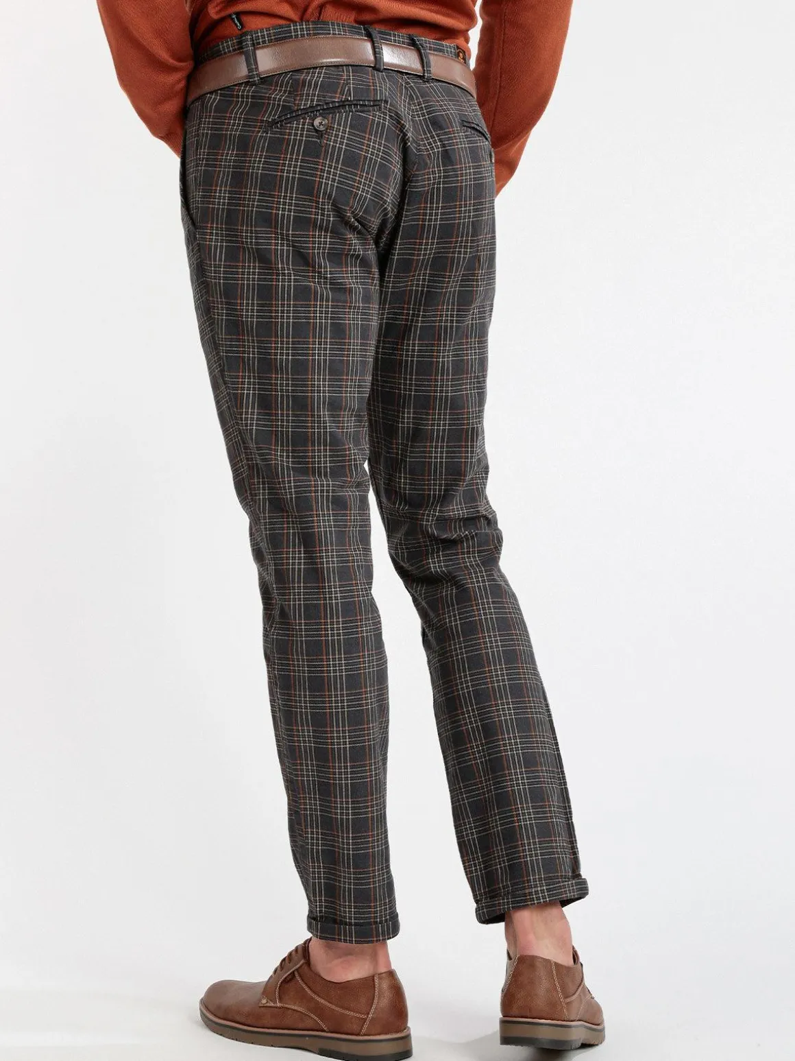 Guy Pantalone slim a quadri con risvolti