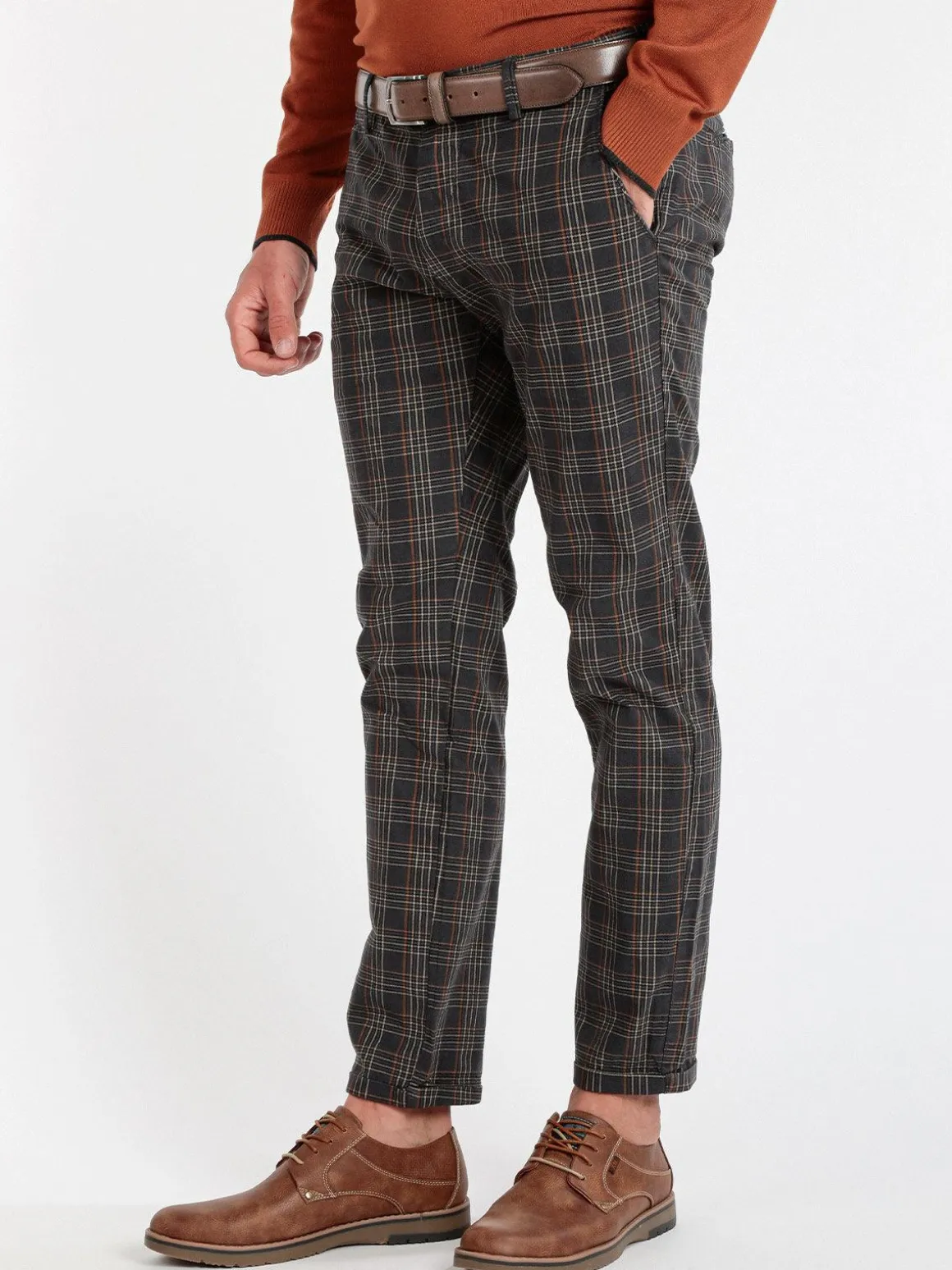 Guy Pantalone slim a quadri con risvolti