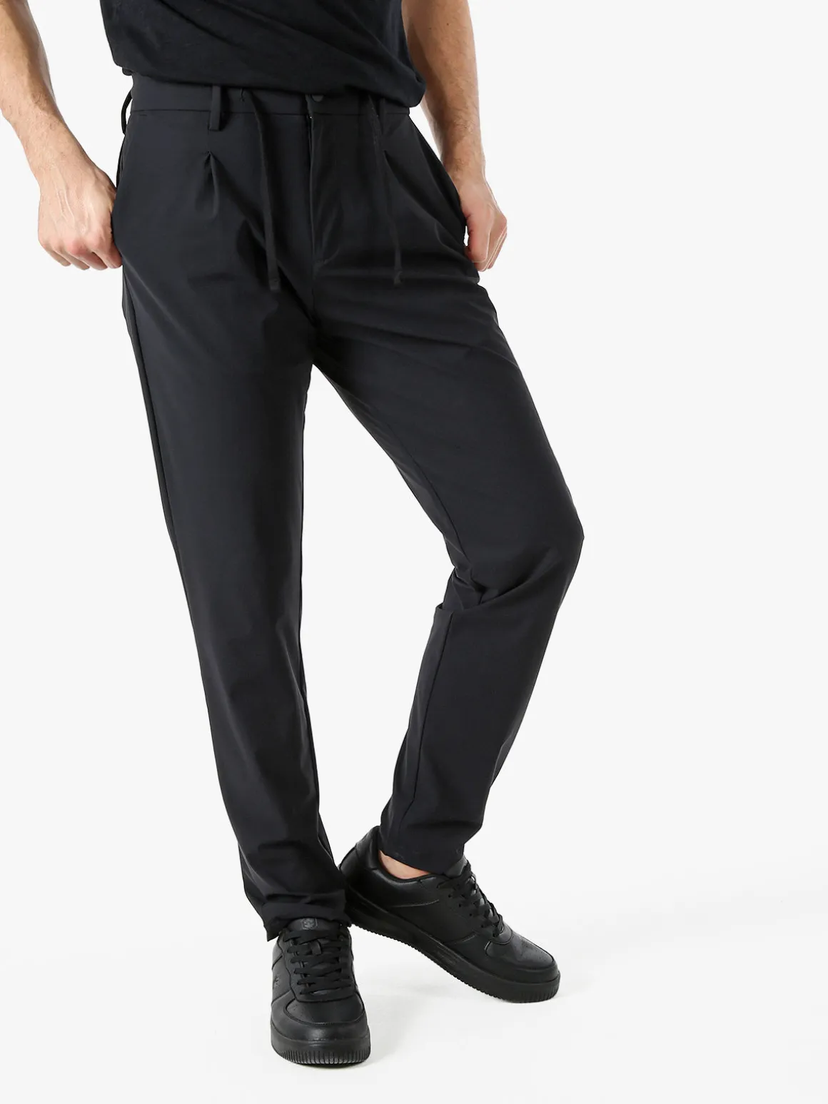 Guy Pantaloni casual da uomo in tessuto tecnico con coulisse - nero