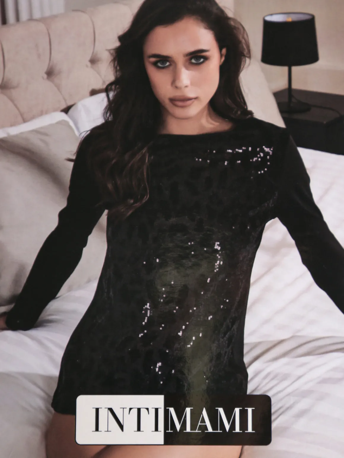 Intimami Maglia donna a maniche lunghe con dettagli in velluto e paillettes - nero