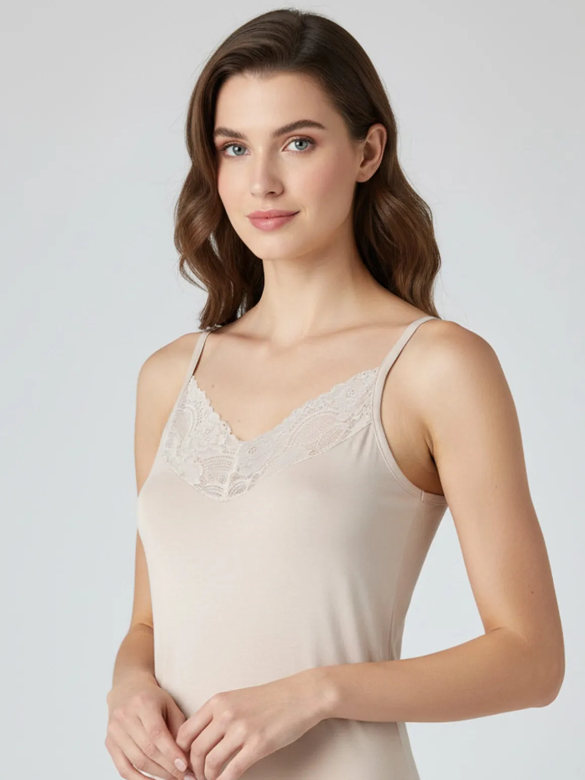 Intimami Top donna con spalline sottili e scollo in pizzo - nudo