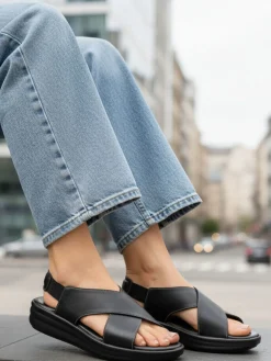 La Cuoieria Sandali in pelle da donna con cinturino elastico e zeppa - nero