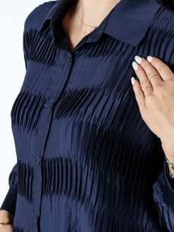 Luxesize Camicia plissettata da donna con maniche lunghe a palloncino - blu scuro