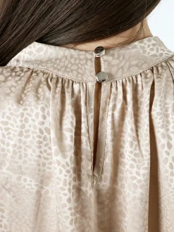 Miss E Co Blusa donna accollata a maniche lunghe linea curvy - nudo