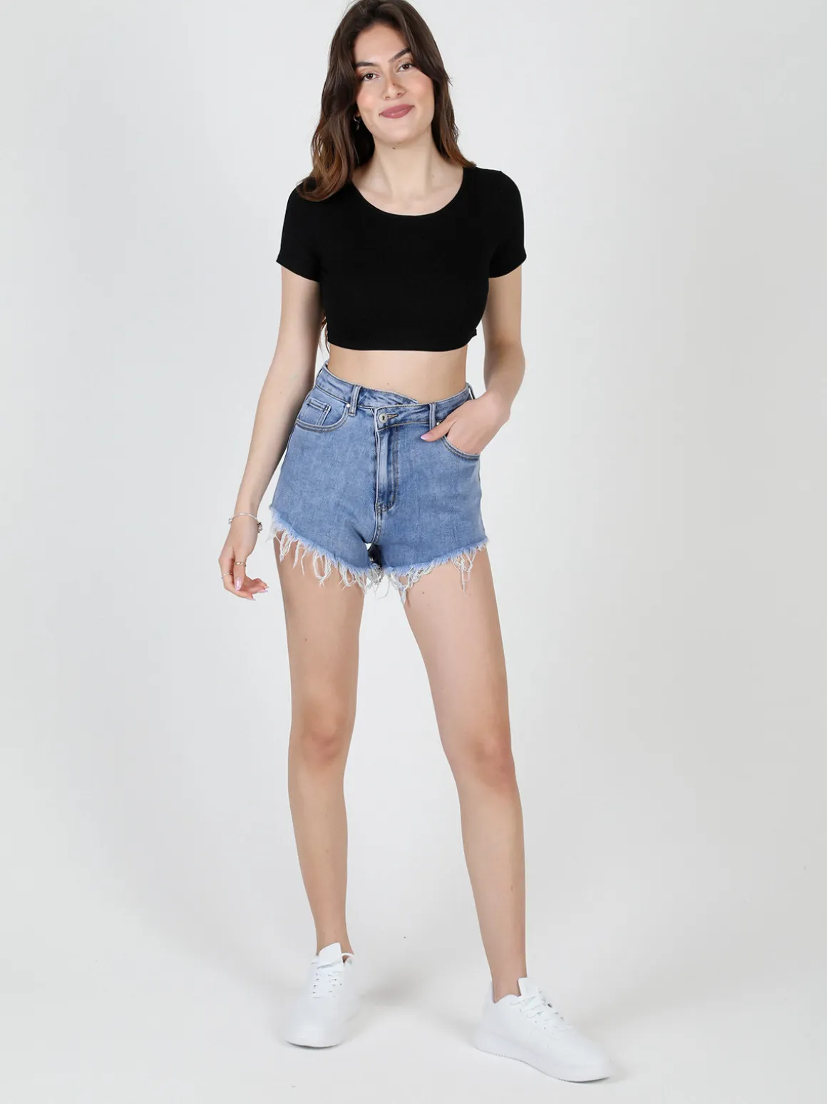 Miti Baci Shorts donna in jeans con finale sfrangiato