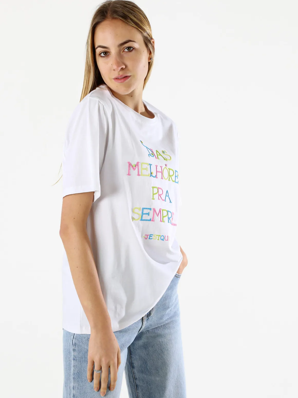Monte Cervino T-shirt donna oversize con ricami colorati - bianco