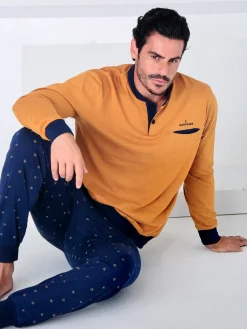 Navigare Pigiama lungo da uomo in cotone con taschino e pantaloni con stampe - cammello