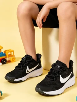 Nike STAR RUNNER 4 Scarpe sportive da ragazzi