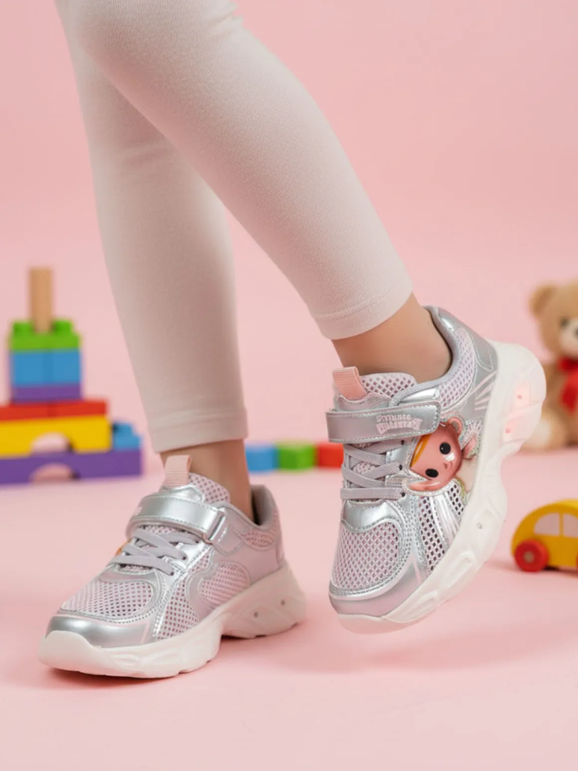 Skifidol Italian Brainrot Sneakers da bambina con luci e cinturino a strappo - argento