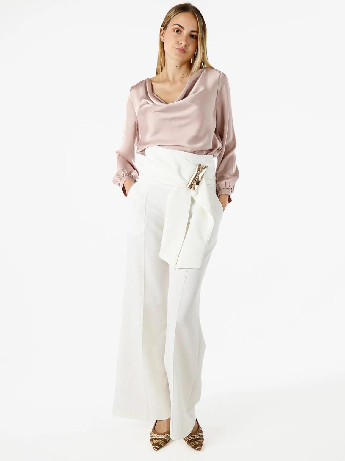 Solada Blusa donna a maniche lunghe in tessuto simil raso con scollo a cascata - beige