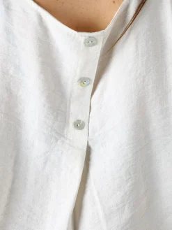 Solada Blusa donna in viscosa a maniche corte con bottoni decorati sul retro - beige