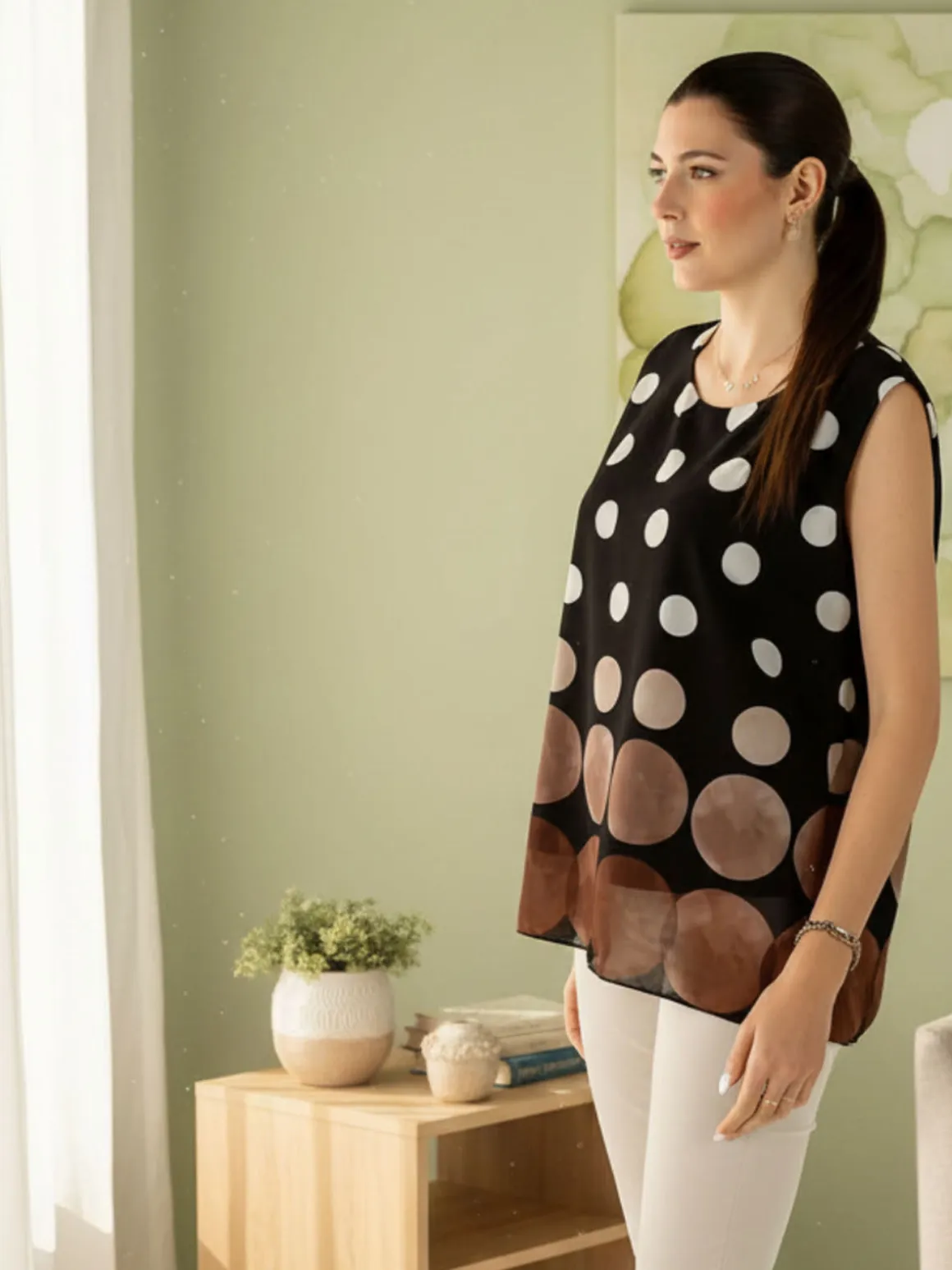 Solada Blusa donna smanicata con stampa a pois grossi - nero