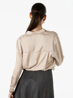 Solada Camicia donna a maniche lunghe in tessuto simil raso - beige