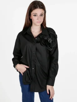 Solada Camicia donna oversize con fiore gioiello applicato