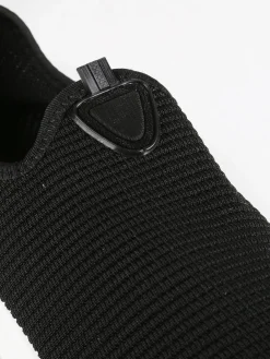 Solada Sneakers slip on nere