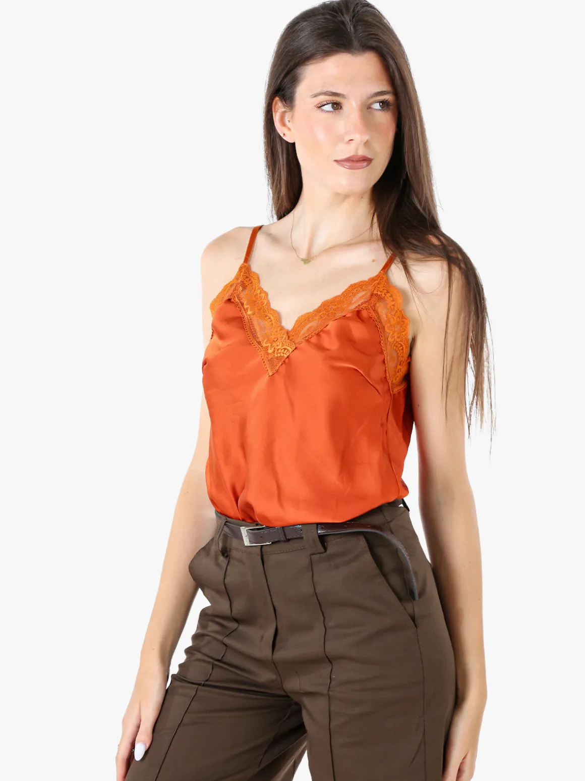 Solada Top donna effetto raso con scollo in pizzo e spalline strette - cuoio