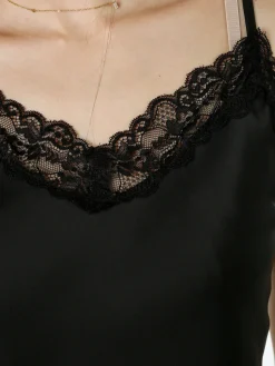 Solada Top donna effetto raso con scollo in pizzo e spalline strette - nero