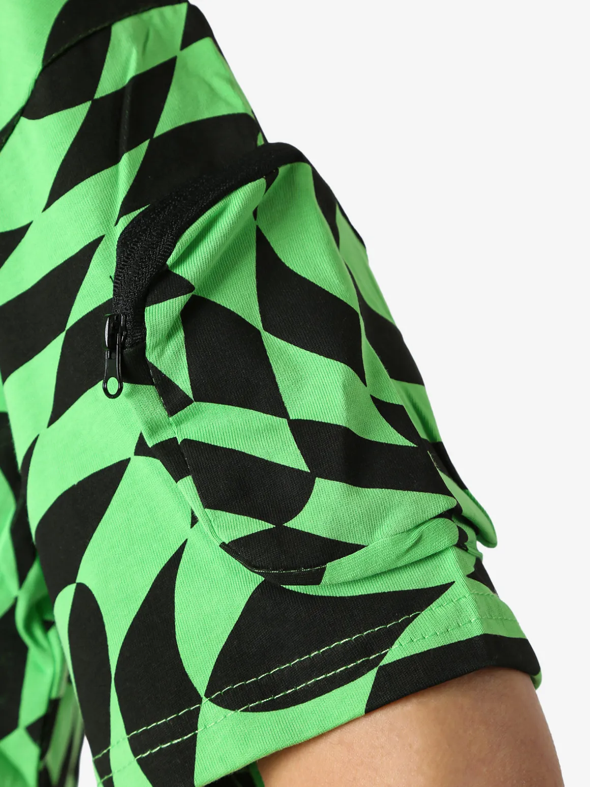Solada T-shirt donna oversize con stampe geometriche bicolore e taschino sulla manica - verde