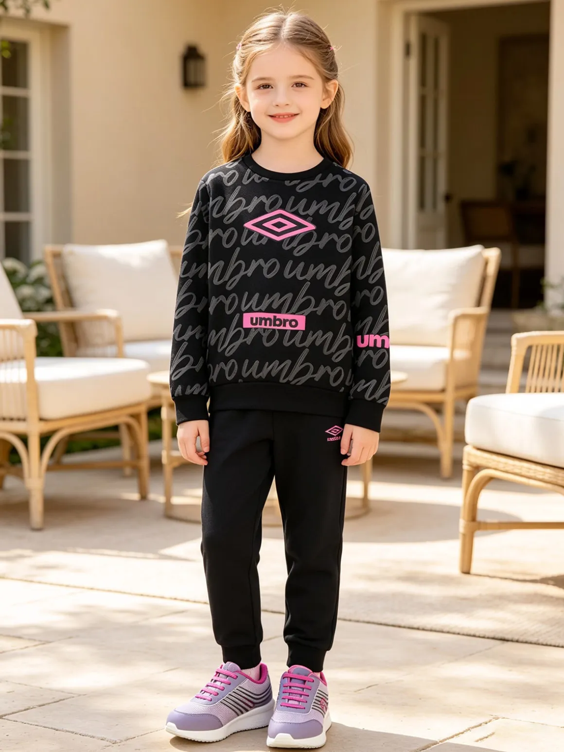 Umbro Completo tuta 2 pezzi da ragazza con interno felpato e stampa logo - nero